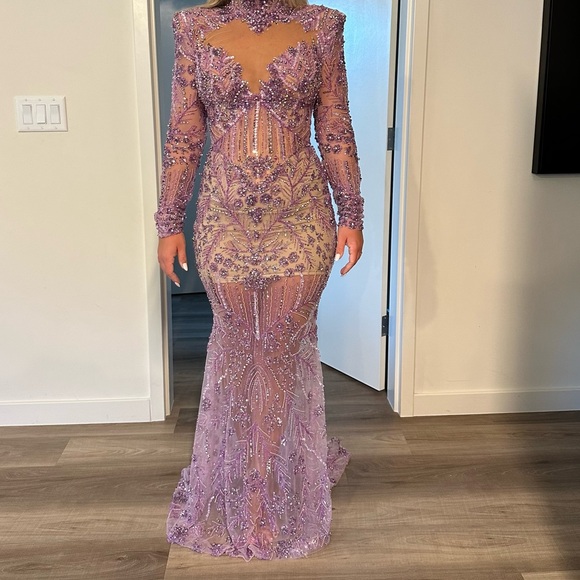 Custom gown - Picture 2 of 4